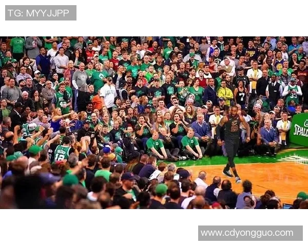 詹姆斯创造历史成就达阵4万分1万板1万助成首位传奇